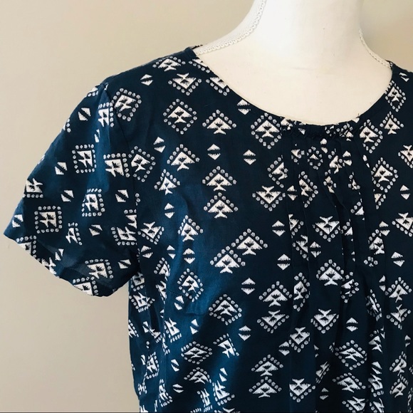 GAP Short Sleeve Top - Picture 2 of 5